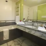 Dell'agenzia Отель Бра