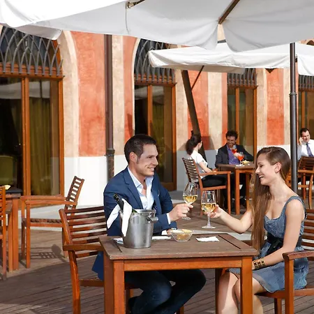 Hotel Dell'agenzia 4*