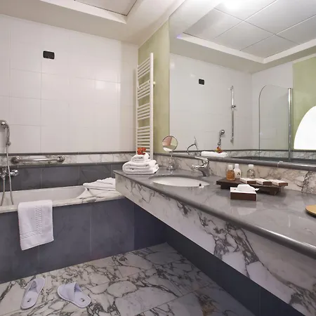 Hotel Dell'agenzia 4*