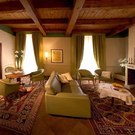 Hotel Dell'agenzia 4*